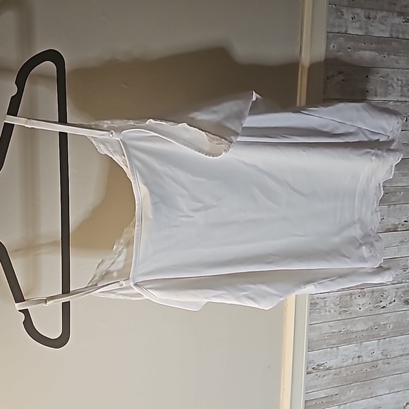 ❄️B7❤️🔹️White Lace Trim Cami - Picture 4 of 4